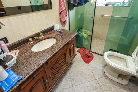 Casa à venda com 222m², 3 quartos e 8 vagasBanheiro da Suíte