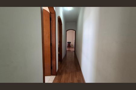 Casa à venda com 150m², 3 quartos e 5 vagasCorredor quartos