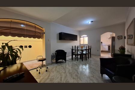 Casa à venda com 150m², 3 quartos e 5 vagasCopa