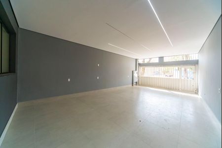 Casa à venda com 278m², 3 quartos e 4 vagasGaragem