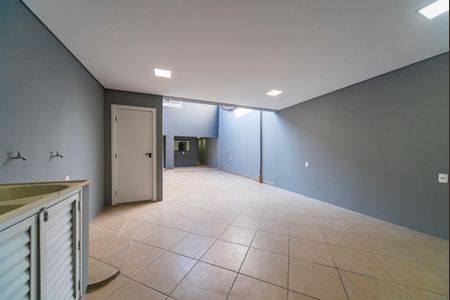 Casa à venda com 278m², 3 quartos e 4 vagas Área de Serviço