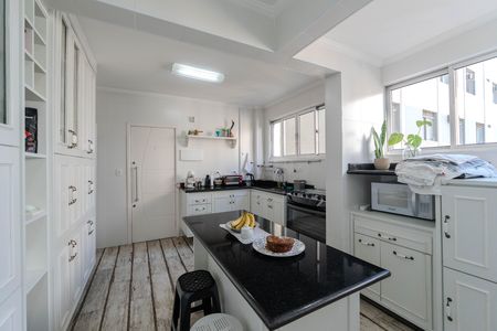 Apartamento à venda com 120m², 3 quartos e 1 vaga Apartamento à venda com 120m², 3 quartos e 1 vagaCozinha e Área de Serviço
