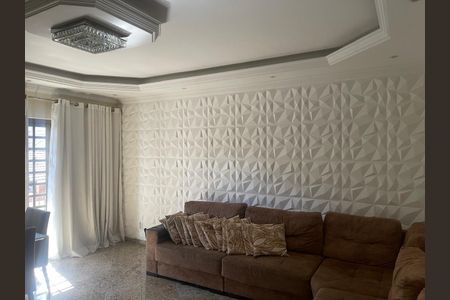 Casa à venda com 264m², 4 quartos e 3 vagas Casa à venda com 264m², 4 quartos e 3 vagasSala