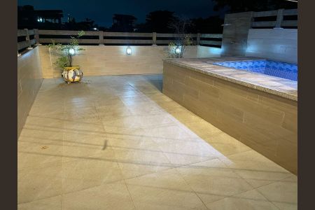 Casa à venda com 264m², 4 quartos e 3 vagas Casa à venda com 264m², 4 quartos e 3 vagasPiscina