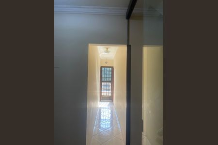 Casa à venda com 264m², 4 quartos e 3 vagas Casa à venda com 264m², 4 quartos e 3 vagasCorredor