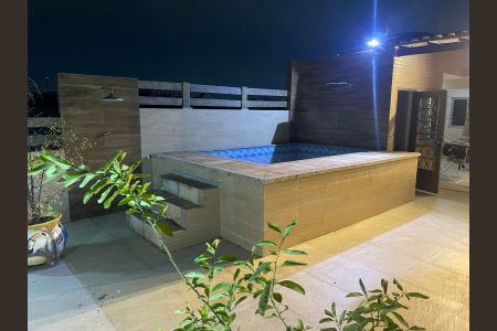 Casa à venda com 264m², 4 quartos e 3 vagas Casa à venda com 264m², 4 quartos e 3 vagasPiscina