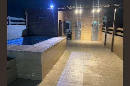 Casa à venda com 264m², 4 quartos e 3 vagas Casa à venda com 264m², 4 quartos e 3 vagasPiscina