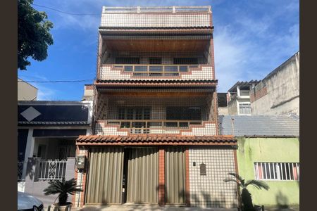 Casa à venda com 264m², 4 quartos e 3 vagas Casa à venda com 264m², 4 quartos e 3 vagasFachada