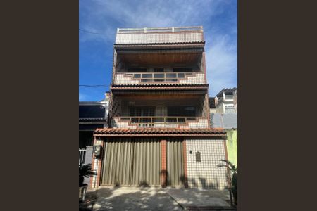 Casa à venda com 264m², 4 quartos e 3 vagas Casa à venda com 264m², 4 quartos e 3 vagasFachada