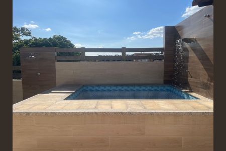 Casa à venda com 264m², 4 quartos e 3 vagas Casa à venda com 264m², 4 quartos e 3 vagasPiscina