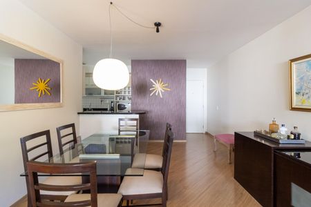 Apartamento à venda com 105m², 2 quartos e 2 vagas Apartamento à venda com 105m², 2 quartos e 2 vagasSala de Jantar