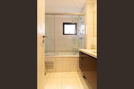 Apartamento à venda com 105m², 2 quartos e 2 vagas Apartamento à venda com 105m², 2 quartos e 2 vagasBanheiro da Suíte 1