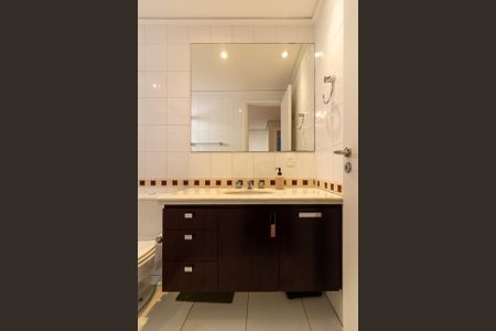 Apartamento à venda com 105m², 2 quartos e 2 vagas Apartamento à venda com 105m², 2 quartos e 2 vagasBanheiro da Suíte 2