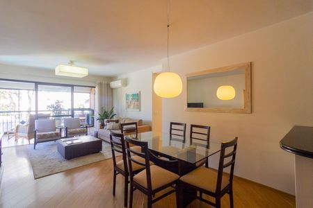 Apartamento à venda com 105m², 2 quartos e 2 vagas Apartamento à venda com 105m², 2 quartos e 2 vagasSala de Jantar