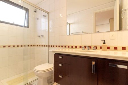 Apartamento à venda com 105m², 2 quartos e 2 vagas Apartamento à venda com 105m², 2 quartos e 2 vagasBanheiro da Suíte 2