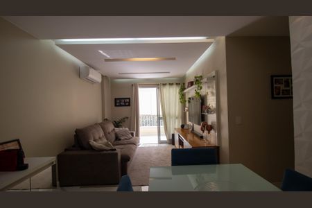 Apartamento à venda com 100m², 3 quartos e 2 vagasSala