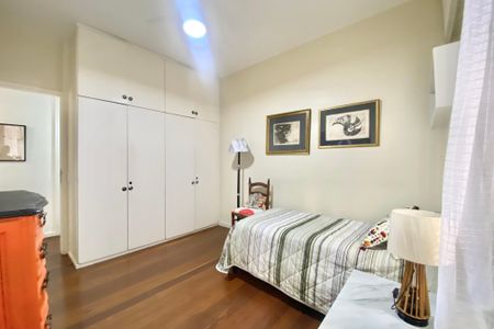 Apartamento à venda com 140m², 3 quartos e 2 vagas Apartamento à venda com 140m², 3 quartos e 2 vagasQuarto 1