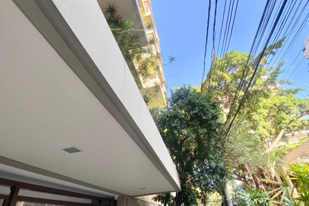 Apartamento à venda com 140m², 3 quartos e 2 vagas Apartamento à venda com 140m², 3 quartos e 2 vagasFachada