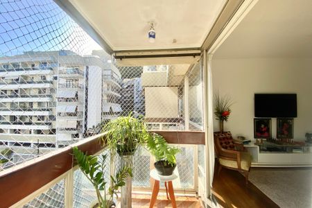 Apartamento à venda com 140m², 3 quartos e 2 vagas Apartamento à venda com 140m², 3 quartos e 2 vagasVaranda da Sala