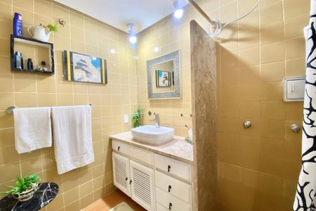 Apartamento à venda com 140m², 3 quartos e 2 vagas Apartamento à venda com 140m², 3 quartos e 2 vagasBanheiro social