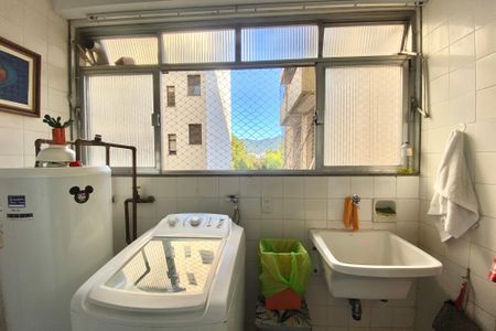 Apartamento à venda com 140m², 3 quartos e 2 vagas Apartamento à venda com 140m², 3 quartos e 2 vagasÁrea de Serviço