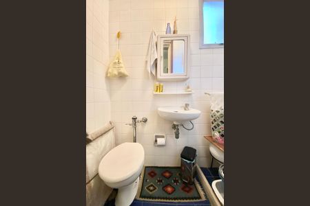 Apartamento à venda com 140m², 3 quartos e 2 vagas Apartamento à venda com 140m², 3 quartos e 2 vagasBanheiro de serviço