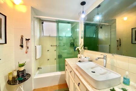 Apartamento à venda com 140m², 3 quartos e 2 vagas Apartamento à venda com 140m², 3 quartos e 2 vagasBanheiro da Suíte 3