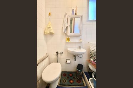 Apartamento à venda com 140m², 3 quartos e 2 vagas Apartamento à venda com 140m², 3 quartos e 2 vagasBanheiro de serviço