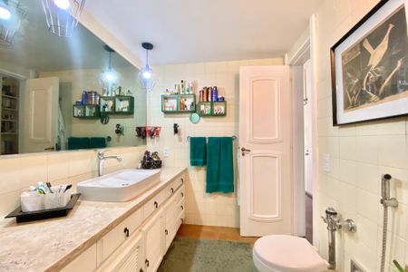 Apartamento à venda com 140m², 3 quartos e 2 vagas Apartamento à venda com 140m², 3 quartos e 2 vagasBanheiro social