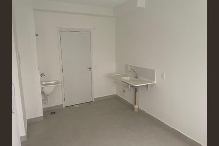 Apartamento para alugar com 32m², 2 quartos e sem vaga Apartamento para alugar com 32m², 2 quartos e sem vagaCozinha e Área de Serviço