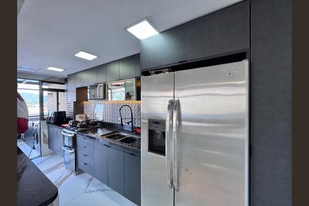 Apartamento à venda com 150m², 3 quartos e 2 vagas Apartamento à venda com 150m², 3 quartos e 2 vagasCozinha e Área de Serviço