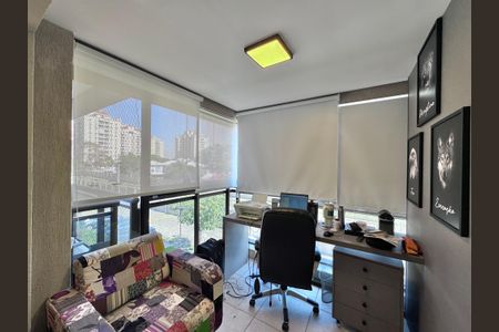 Apartamento à venda com 150m², 3 quartos e 2 vagas Apartamento à venda com 150m², 3 quartos e 2 vagasEscritório