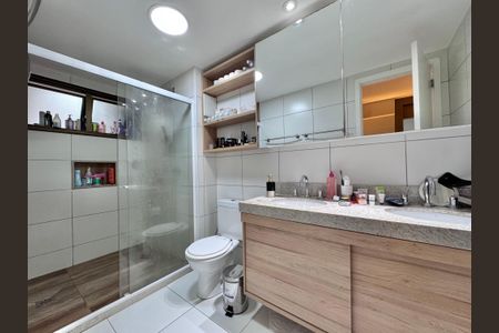 Apartamento à venda com 150m², 3 quartos e 2 vagas Apartamento à venda com 150m², 3 quartos e 2 vagasBanheiro da Suíte 2