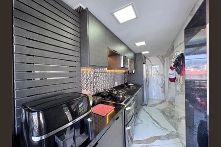 Apartamento à venda com 150m², 3 quartos e 2 vagas Apartamento à venda com 150m², 3 quartos e 2 vagasCozinha e Área de Serviço