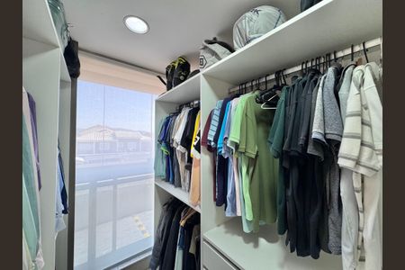 Apartamento à venda com 150m², 3 quartos e 2 vagas Apartamento à venda com 150m², 3 quartos e 2 vagasCloset da suíte 2
