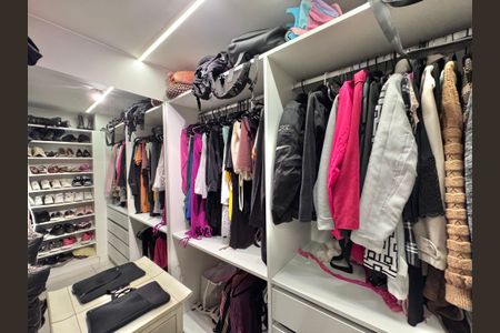 Apartamento à venda com 150m², 3 quartos e 2 vagas Apartamento à venda com 150m², 3 quartos e 2 vagasCloset da suíte 2