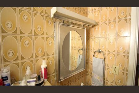 Casa à venda com 165m², 4 quartos e 2 vagasBanheiro 1