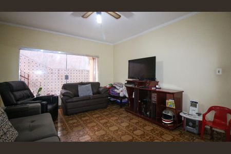 Casa à venda com 165m², 4 quartos e 2 vagasSala