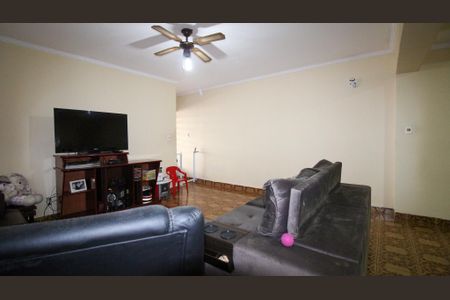 Casa à venda com 165m², 4 quartos e 2 vagasSala