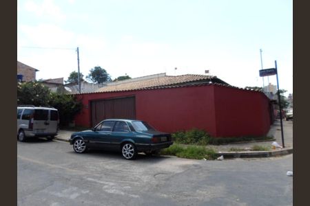 Casa à venda com 86m², 2 quartos e 2 vagasFachada