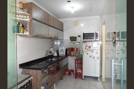 Casa à venda com 86m², 2 quartos e 2 vagasCozinha 