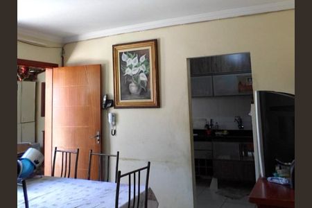 Casa à venda com 86m², 2 quartos e 2 vagasSala
