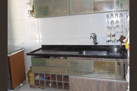 Casa à venda com 86m², 2 quartos e 2 vagasCozinha 