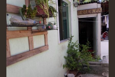 Casa à venda com 86m², 2 quartos e 2 vagasQuintal