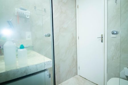 Apartamento à venda com 77m², 3 quartos e 2 vagasBanheiro da Suíte