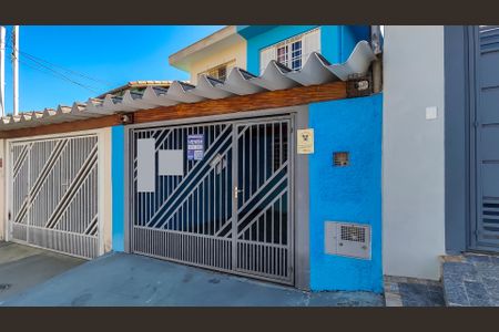 Casa à venda com 73m², 2 quartos e 1 vaga Casa à venda com 73m², 2 quartos e 1 vagaFachada