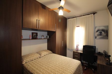 Casa à venda com 172m², 3 quartos e 4 vagasQuarto 2