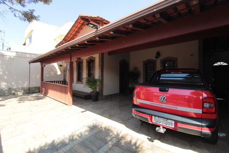 Casa à venda com 172m², 3 quartos e 4 vagasGaragem