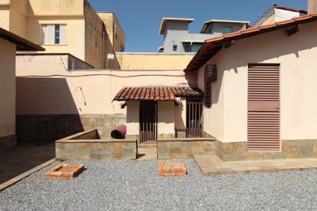 Casa à venda com 172m², 3 quartos e 4 vagasQuintal