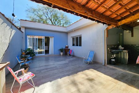 Casa à venda com 192m², 3 quartos e 2 vagas Casa à venda com 192m², 3 quartos e 2 vagasQuintal